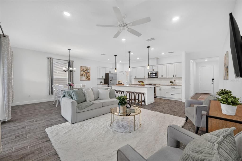 For Sale: $325,000 (3 beds, 2 baths, 1644 Square Feet)
