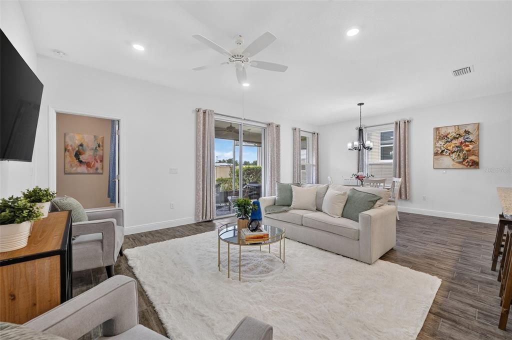 For Sale: $325,000 (3 beds, 2 baths, 1644 Square Feet)