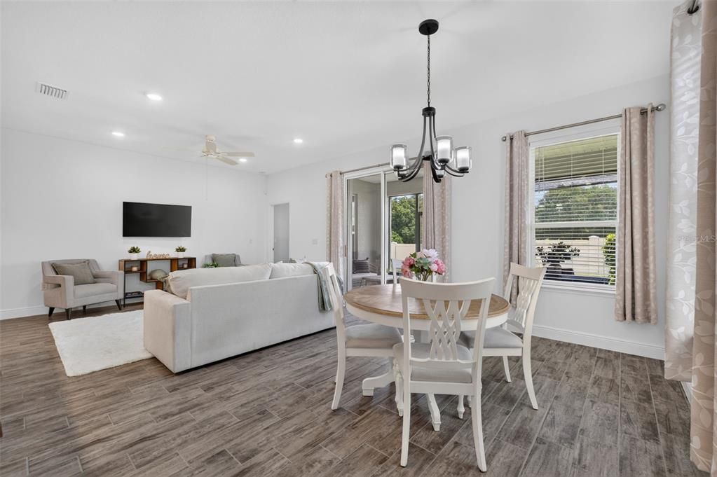 For Sale: $325,000 (3 beds, 2 baths, 1644 Square Feet)