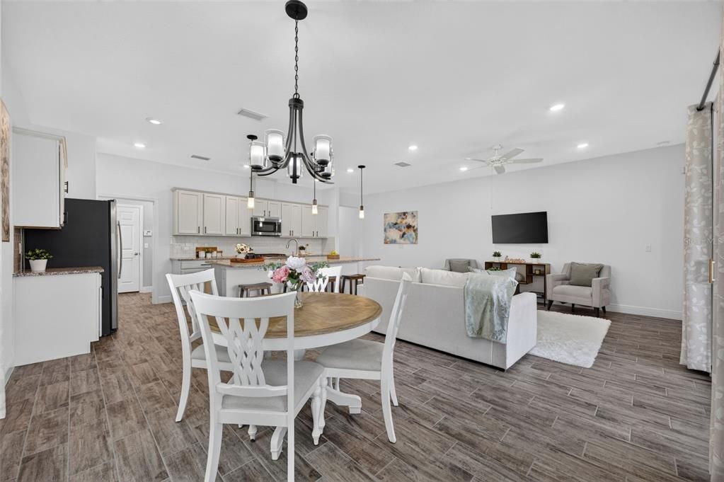 For Sale: $325,000 (3 beds, 2 baths, 1644 Square Feet)