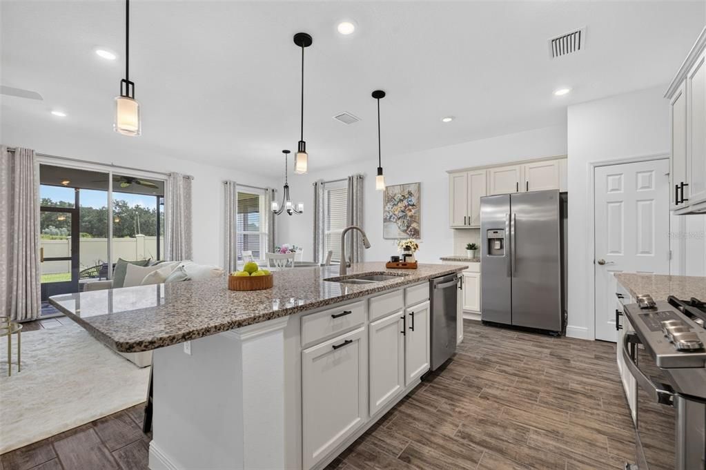 For Sale: $325,000 (3 beds, 2 baths, 1644 Square Feet)