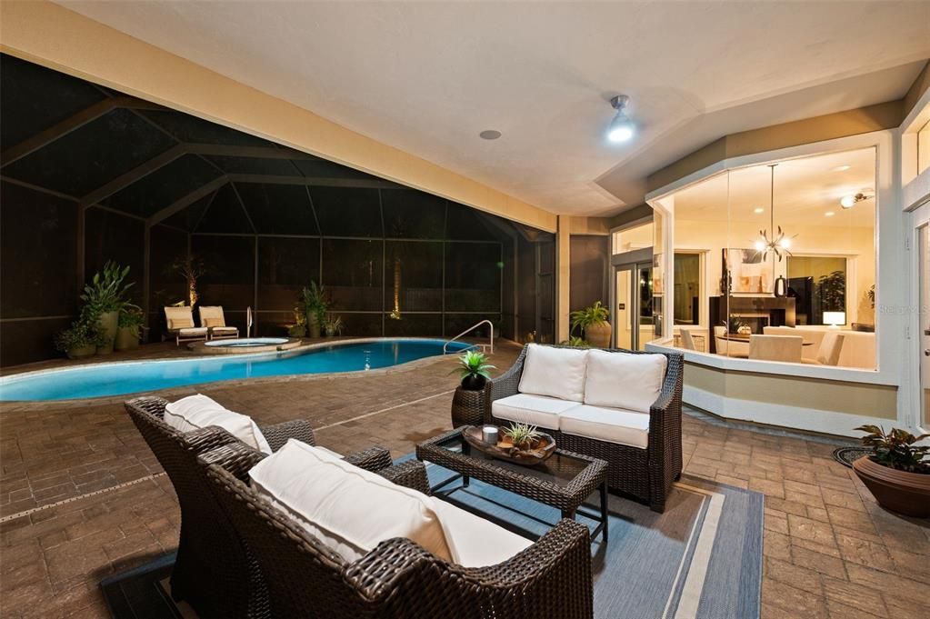 En Venta: $879,000 (5 camas, 3 baños, 2797 Pies cuadrados)