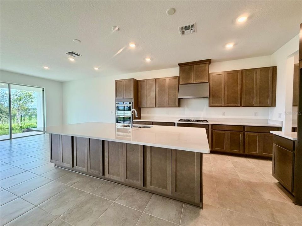 For Sale: $995,000 (6 beds, 5 baths, 3998 Square Feet)