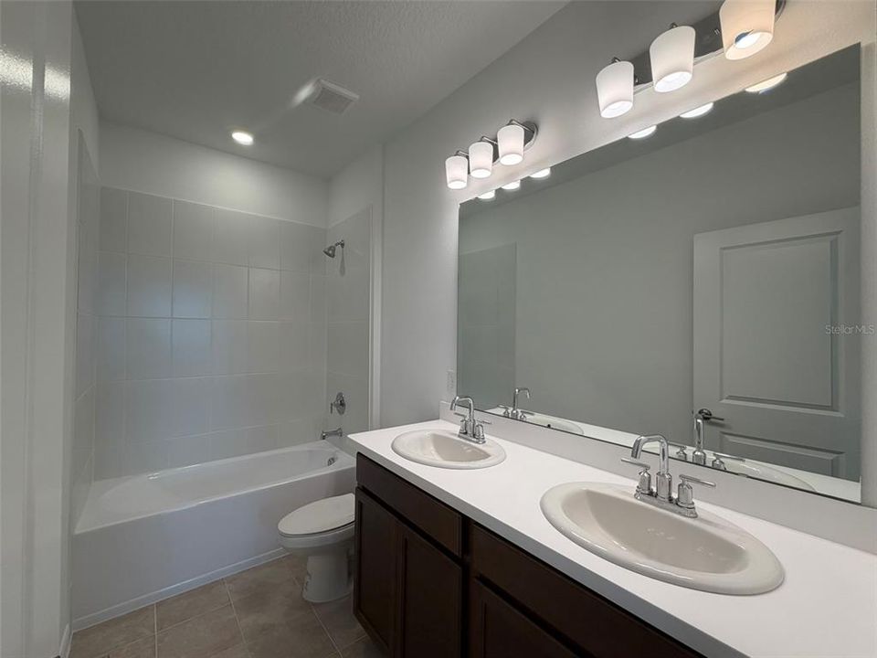 For Sale: $995,000 (6 beds, 5 baths, 3998 Square Feet)