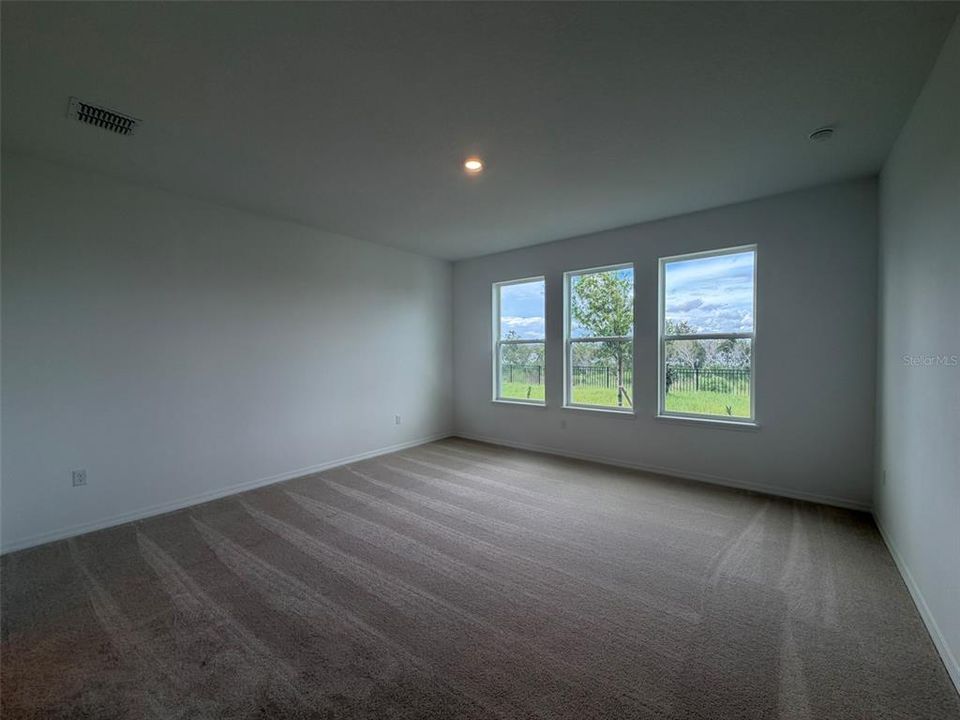 For Sale: $995,000 (6 beds, 5 baths, 3998 Square Feet)