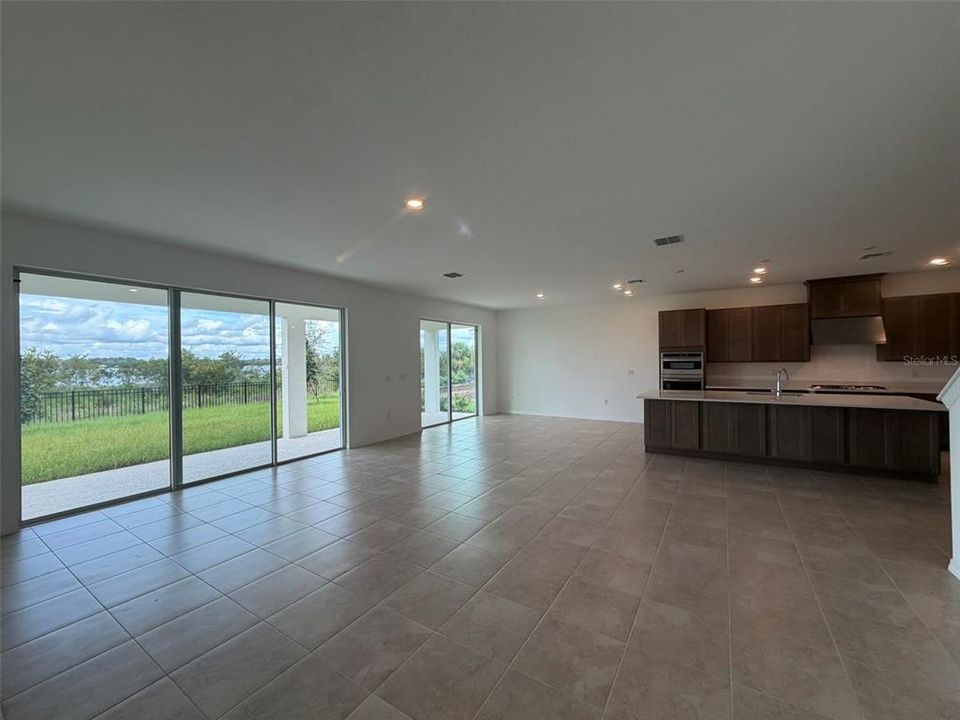 For Sale: $995,000 (6 beds, 5 baths, 3998 Square Feet)