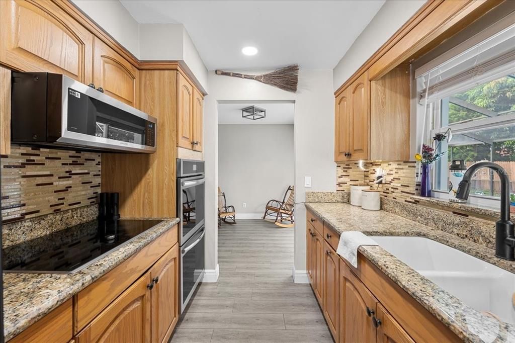 For Sale: $479,900 (3 beds, 2 baths, 1187 Square Feet)