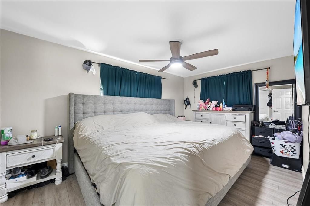 For Sale: $479,900 (3 beds, 2 baths, 1187 Square Feet)