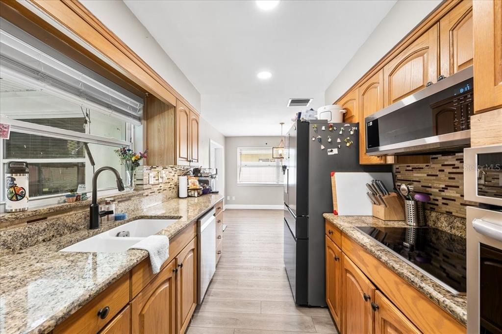 For Sale: $479,900 (3 beds, 2 baths, 1187 Square Feet)