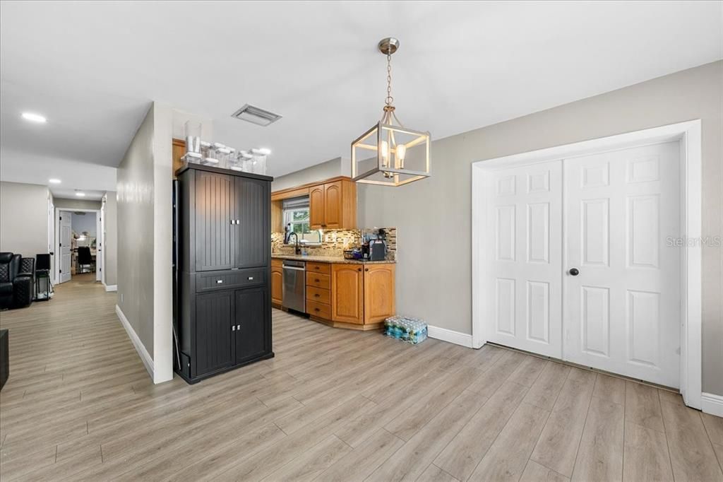 For Sale: $479,900 (3 beds, 2 baths, 1187 Square Feet)