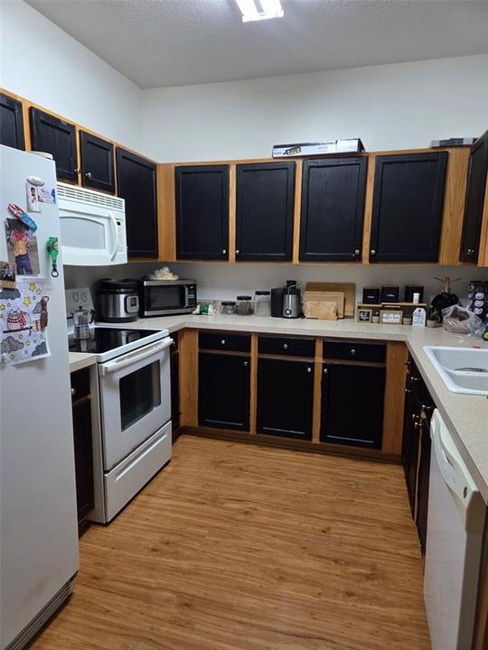 For Sale: $189,995 (3 beds, 2 baths, 1351 Square Feet)