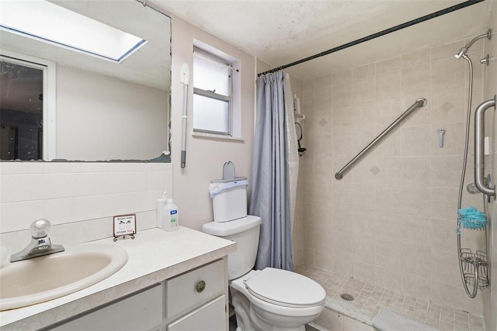 For Sale: $189,000 (2 beds, 2 baths, 1040 Square Feet)