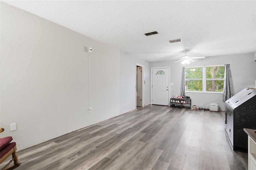 For Sale: $189,000 (2 beds, 2 baths, 1040 Square Feet)