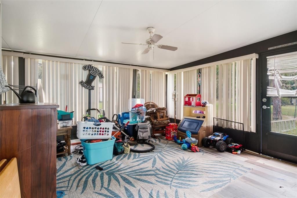 For Sale: $189,000 (2 beds, 2 baths, 1040 Square Feet)
