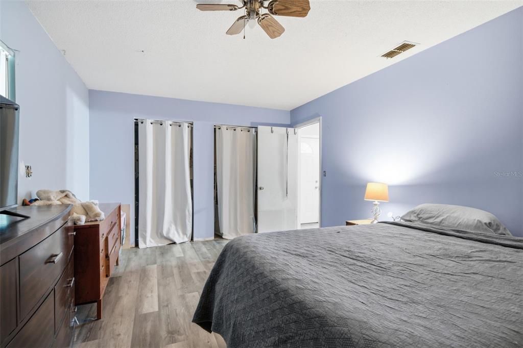 For Sale: $189,000 (2 beds, 2 baths, 1040 Square Feet)