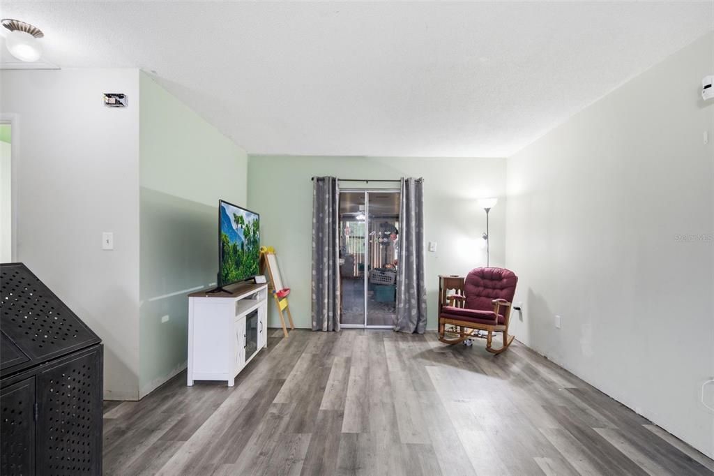 For Sale: $189,000 (2 beds, 2 baths, 1040 Square Feet)