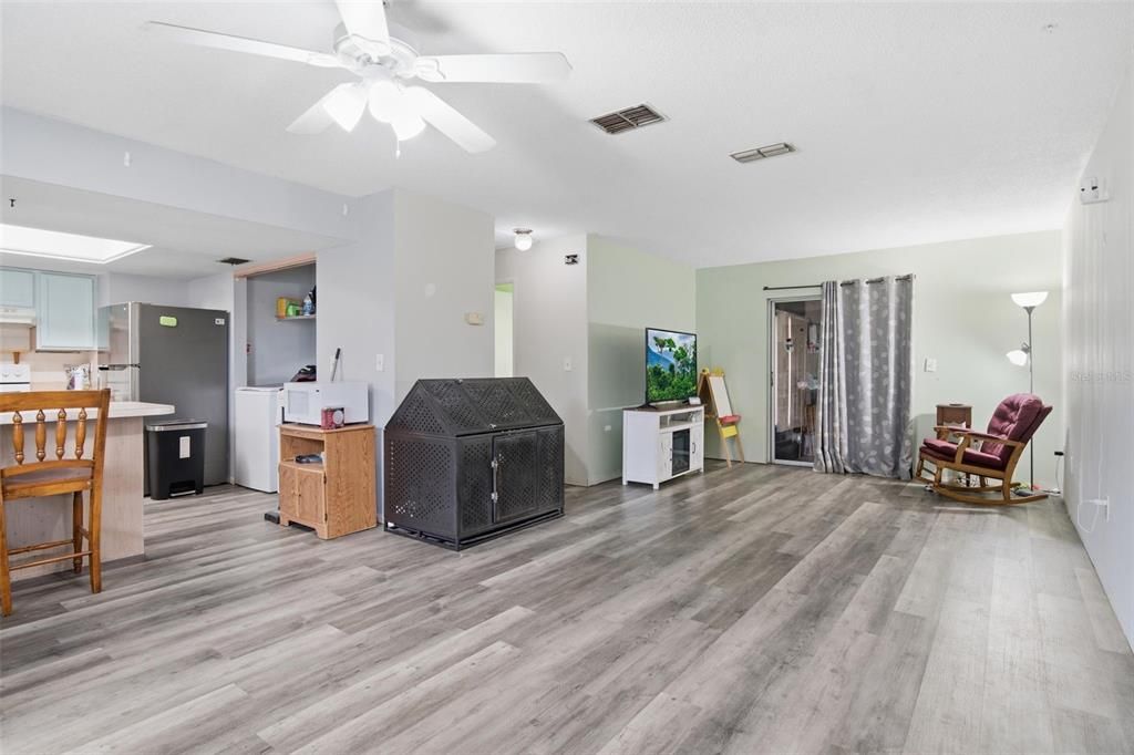 For Sale: $189,000 (2 beds, 2 baths, 1040 Square Feet)