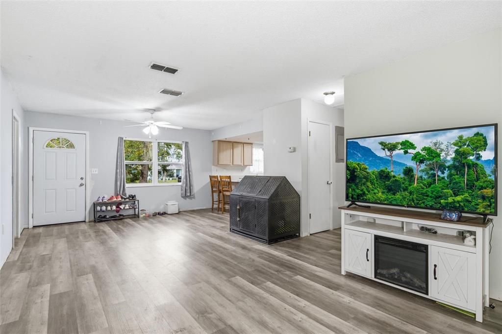 For Sale: $189,000 (2 beds, 2 baths, 1040 Square Feet)