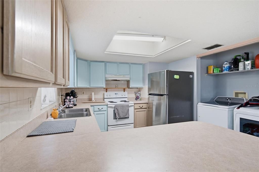 For Sale: $189,000 (2 beds, 2 baths, 1040 Square Feet)