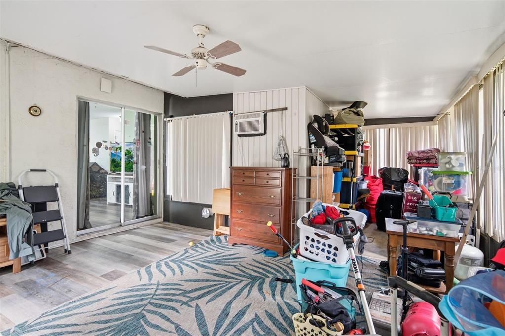For Sale: $189,000 (2 beds, 2 baths, 1040 Square Feet)