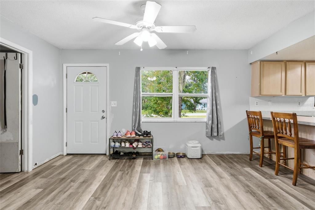 For Sale: $189,000 (2 beds, 2 baths, 1040 Square Feet)
