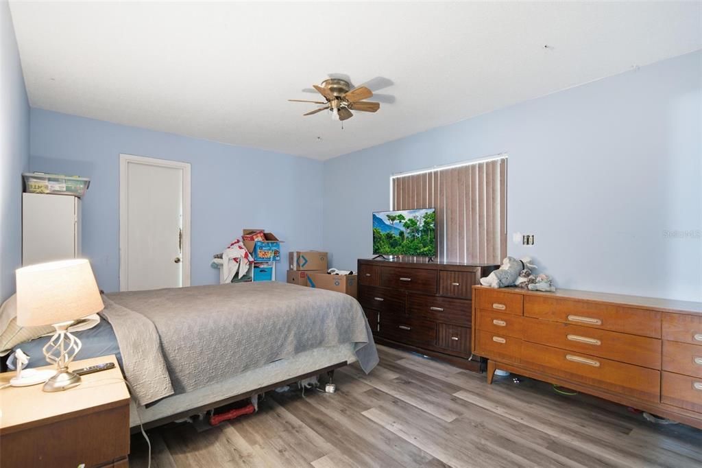 For Sale: $189,000 (2 beds, 2 baths, 1040 Square Feet)