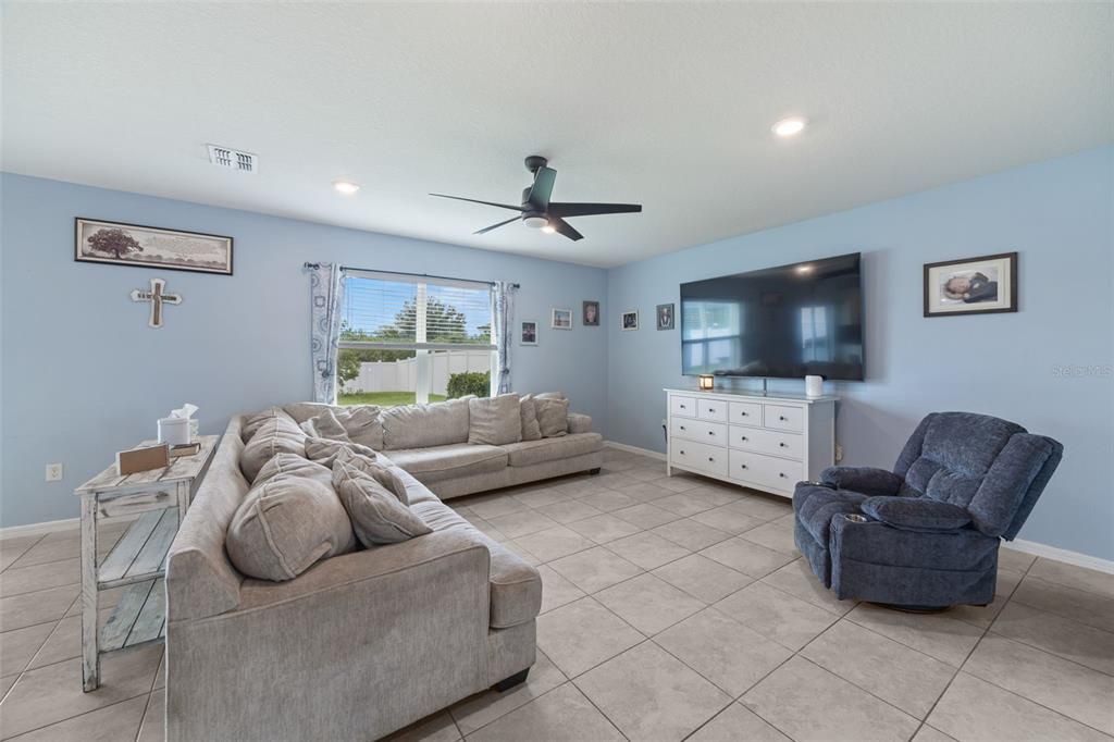 For Sale: $369,000 (4 beds, 2 baths, 2416 Square Feet)