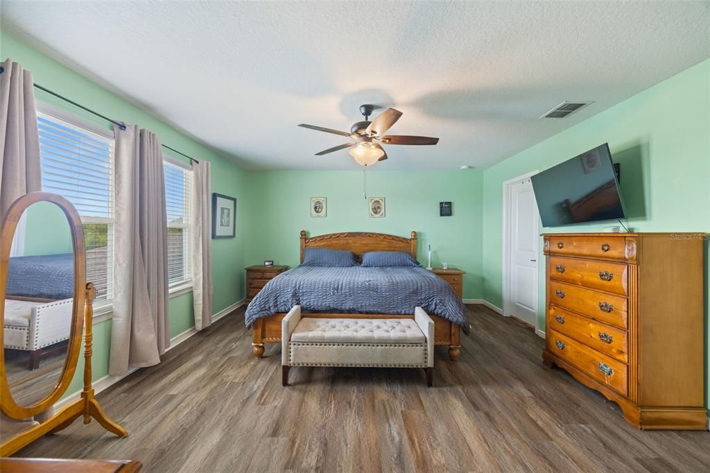 For Sale: $369,000 (4 beds, 2 baths, 2416 Square Feet)