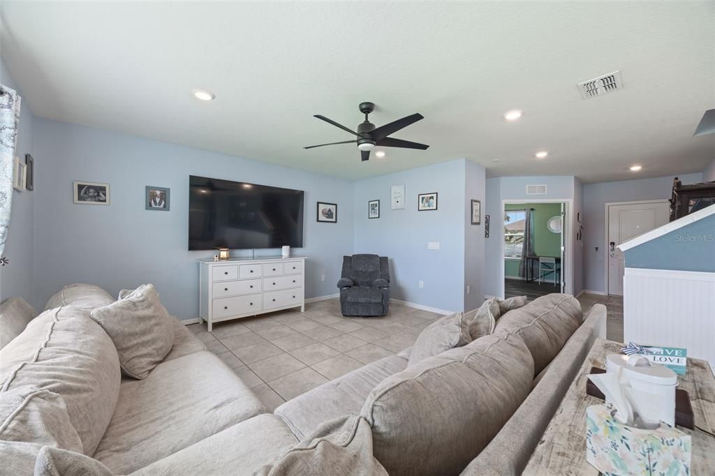 For Sale: $369,000 (4 beds, 2 baths, 2416 Square Feet)