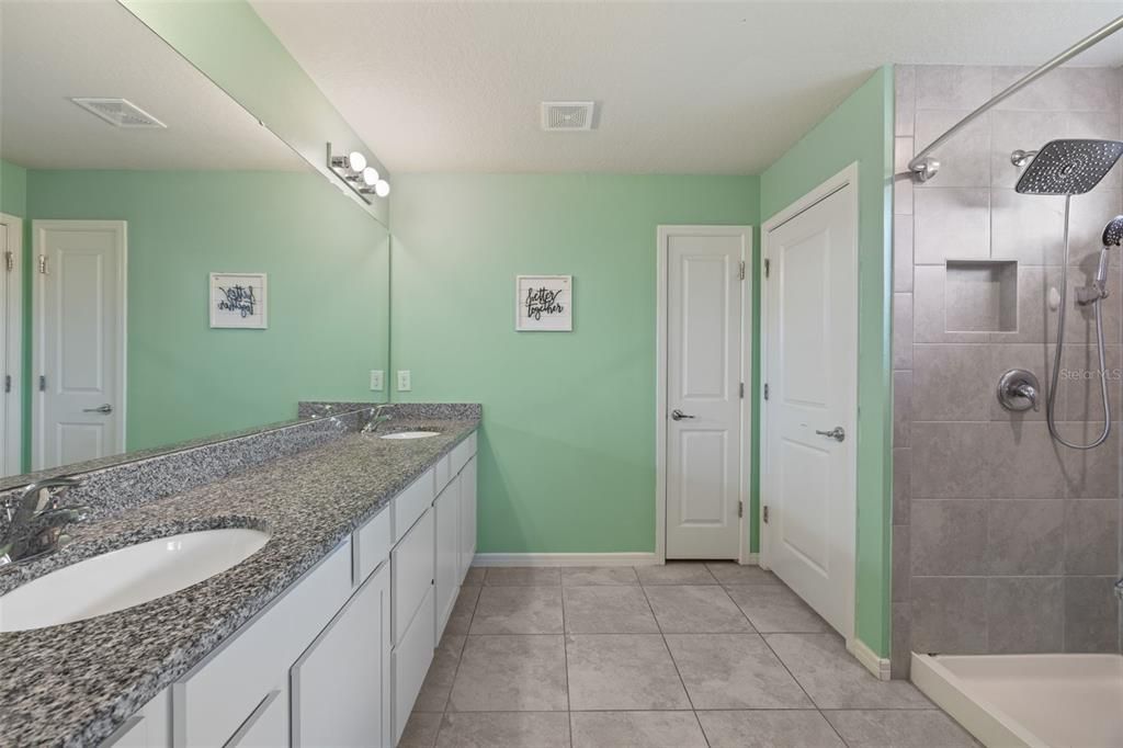For Sale: $369,000 (4 beds, 2 baths, 2416 Square Feet)
