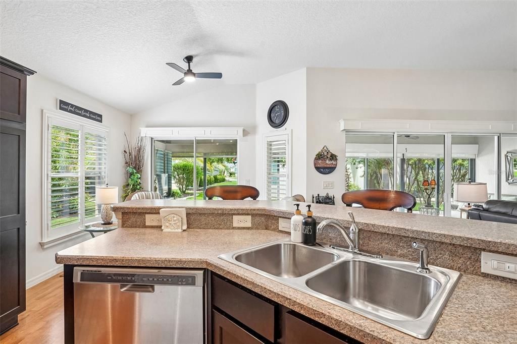 En Venta: $519,000 (3 camas, 2 baños, 1965 Pies cuadrados)