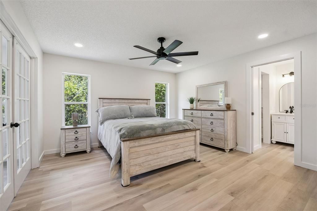 For Sale: $344,900 (3 beds, 2 baths, 2025 Square Feet)