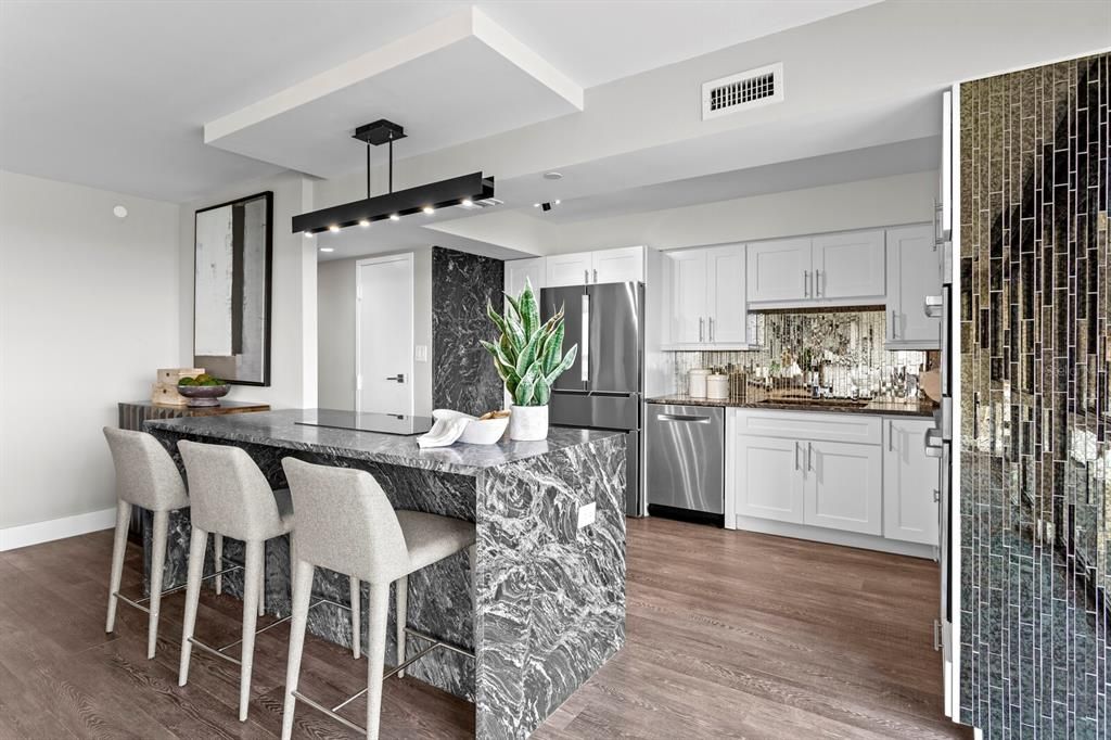 For Rent: $4,950 (2 beds, 2 baths, 1702 Square Feet)