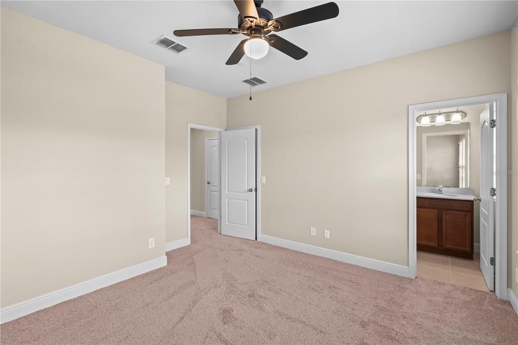 For Sale: $417,000 (3 beds, 3 baths, 1801 Square Feet)