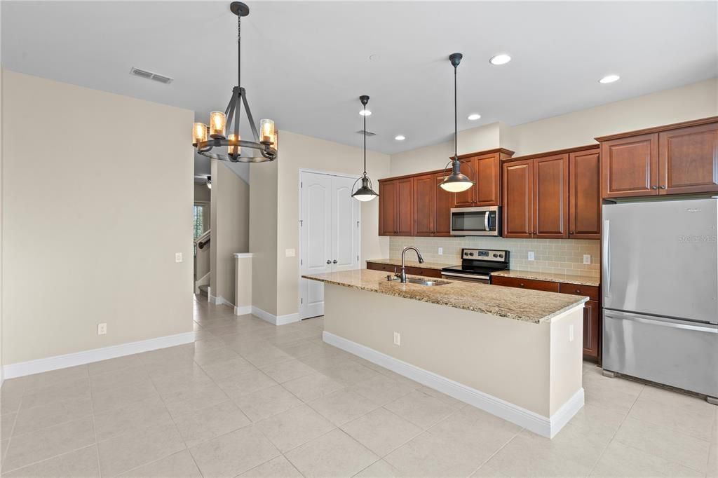 For Sale: $417,000 (3 beds, 3 baths, 1801 Square Feet)