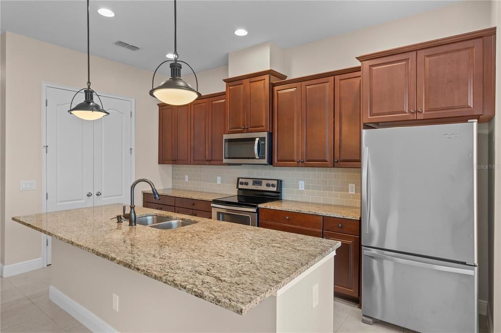 For Sale: $417,000 (3 beds, 3 baths, 1801 Square Feet)