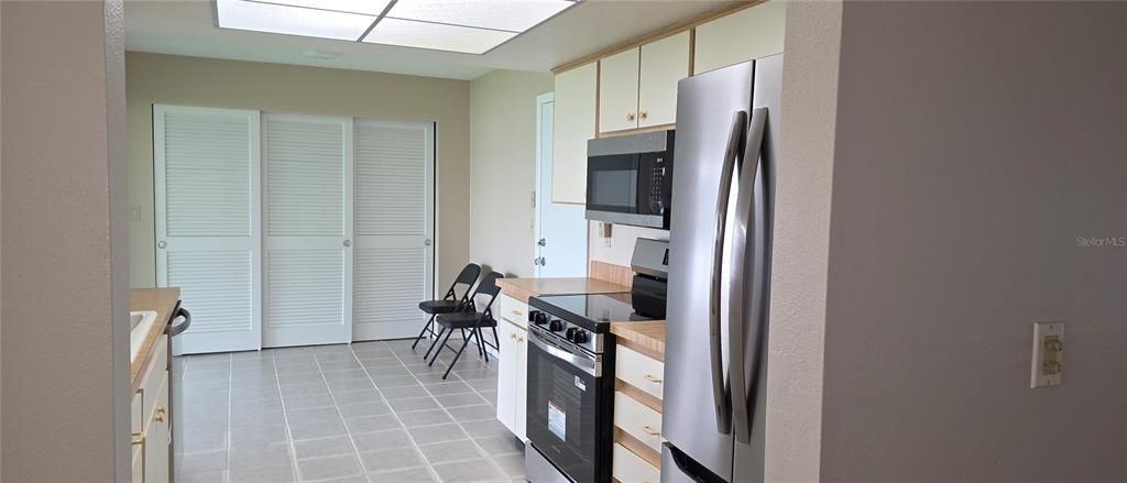 For Sale: $349,900 (2 beds, 2 baths, 1594 Square Feet)