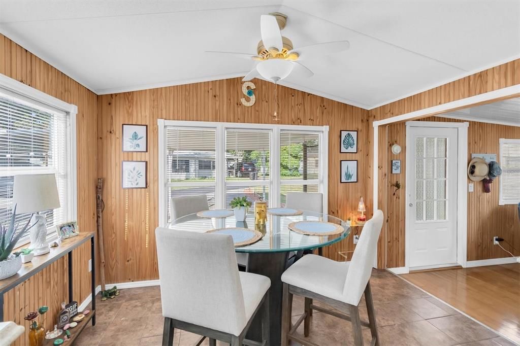 For Sale: $138,000 (1 beds, 1 baths, 384 Square Feet)