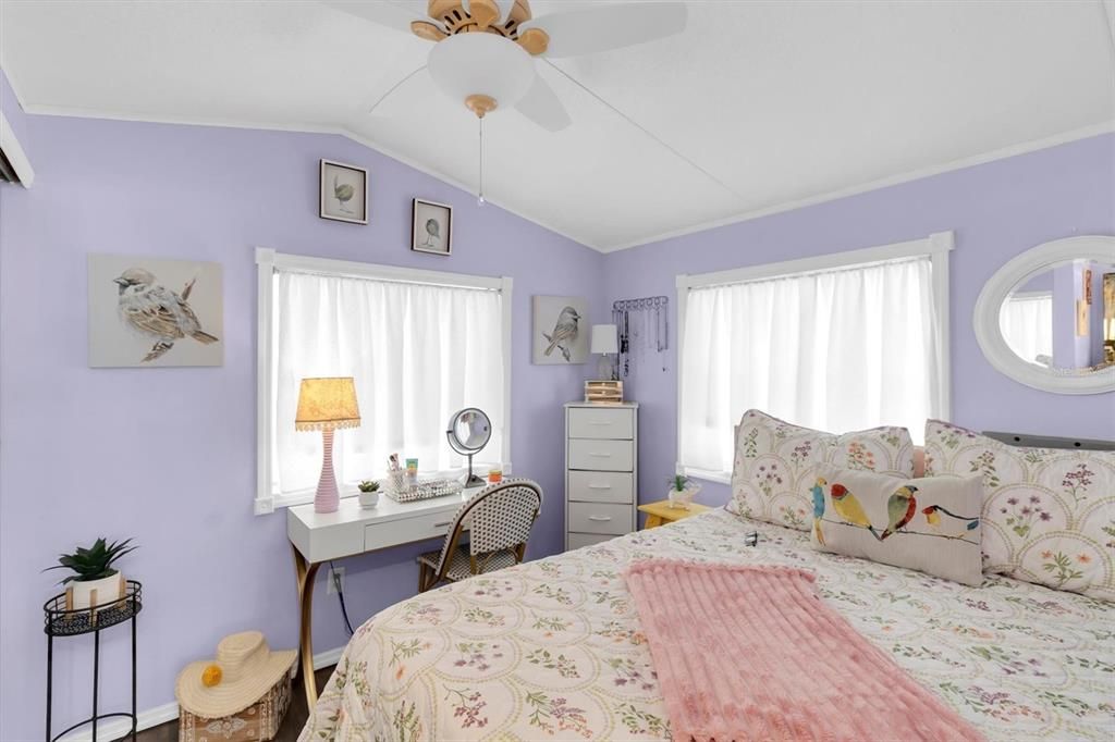 For Sale: $138,000 (1 beds, 1 baths, 384 Square Feet)