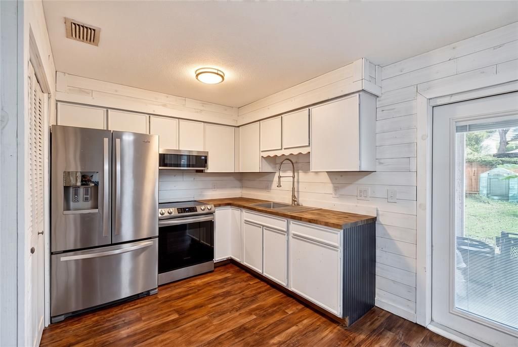 For Sale: $450,000 (4 beds, 3 baths, 2646 Square Feet)