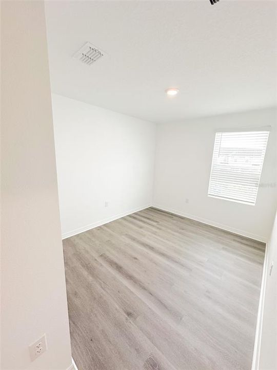 For Sale: $279,500 (3 beds, 2 baths, 1373 Square Feet)