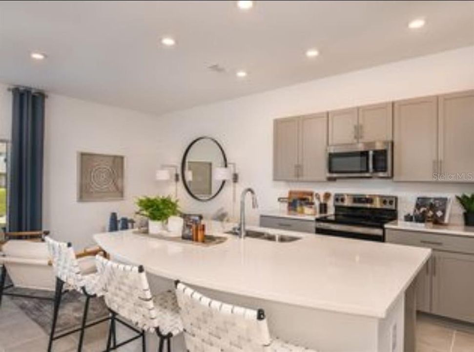 For Sale: $279,500 (3 beds, 2 baths, 1373 Square Feet)