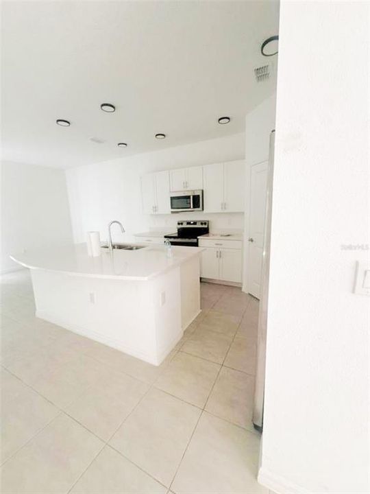 For Sale: $279,500 (3 beds, 2 baths, 1373 Square Feet)
