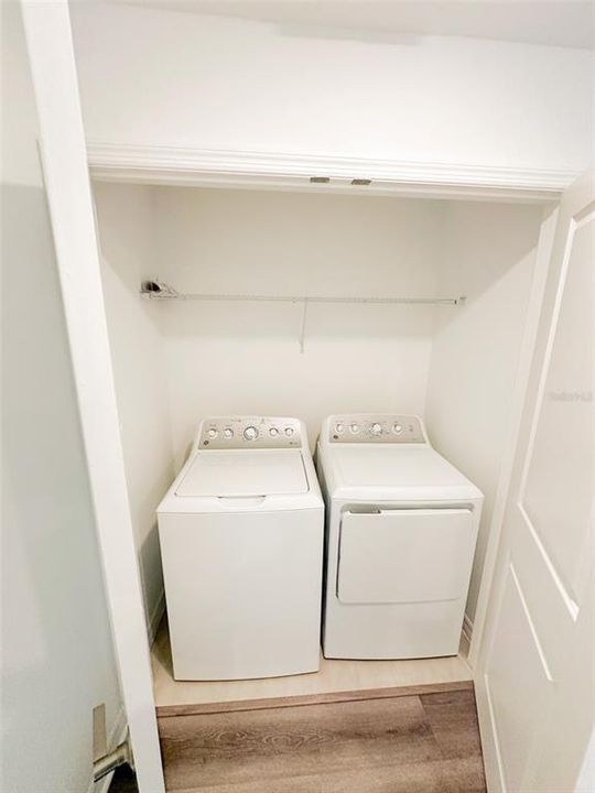 For Sale: $279,500 (3 beds, 2 baths, 1373 Square Feet)