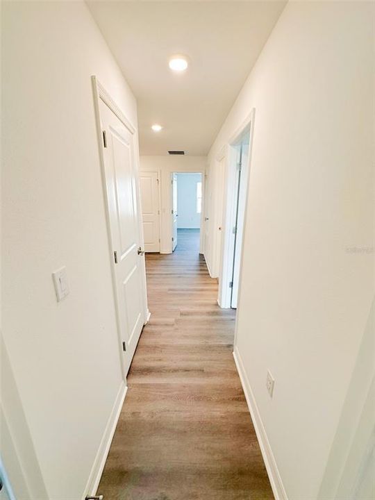 For Sale: $279,500 (3 beds, 2 baths, 1373 Square Feet)