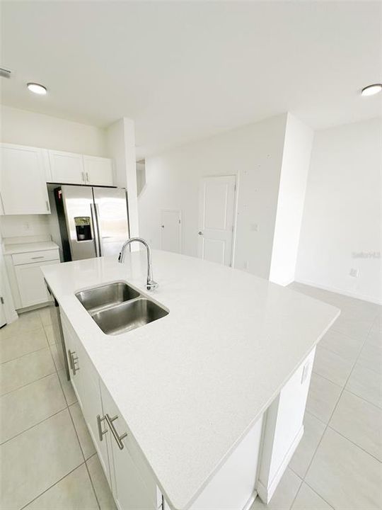 For Sale: $279,500 (3 beds, 2 baths, 1373 Square Feet)