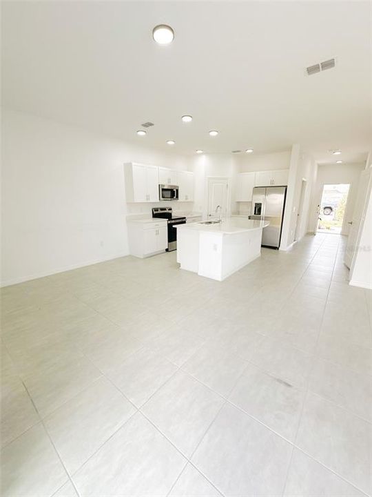 For Sale: $279,500 (3 beds, 2 baths, 1373 Square Feet)