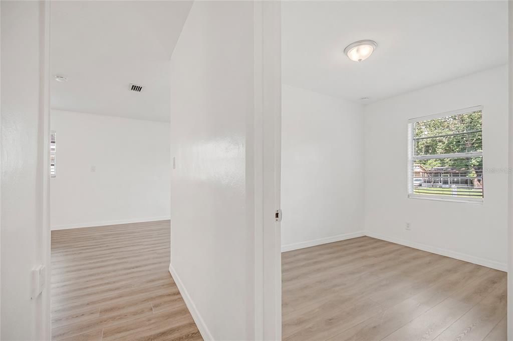 For Sale: $284,900 (3 beds, 1 baths, 840 Square Feet)