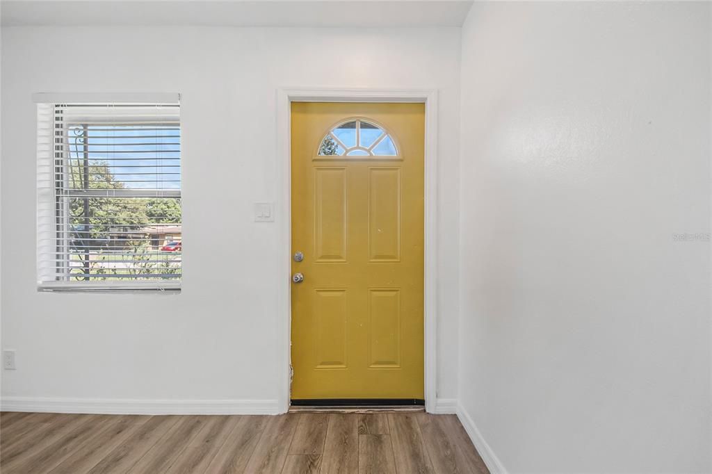 For Sale: $284,900 (3 beds, 1 baths, 840 Square Feet)