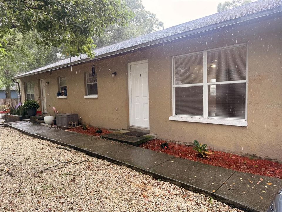For Rent: $1,550 (2 beds, 1 baths, 884 Square Feet)